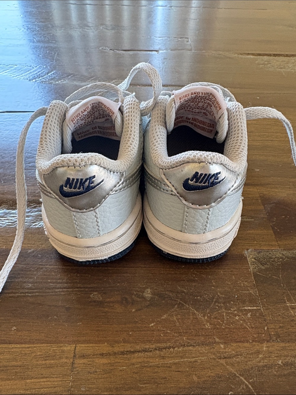 Nike Kids Light blue & Rose Gold Air Force 1 Low Sneakers size 3C - Picture 3 of 5
